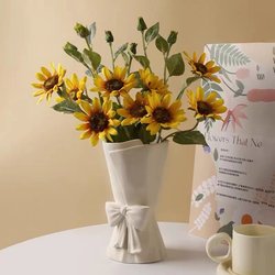 Hand-Held Bouquet, Ceramic Vase, Light Luxury Creative Decoration, Living Room Entrance Flower Arrangement, Dining Table, Can Be Used to Grow Fresh Flowers in Water