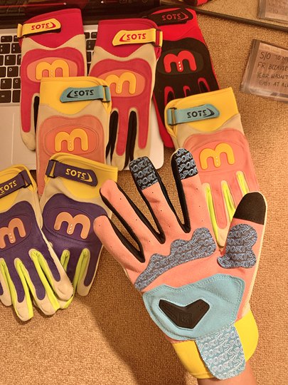 Dopamine Motorcycle Five-Finger Gloves for Women, Cute Outdoor Windproof Riding Gloves for Electric Scooters, Non-Slip, Touchscreen Compatible, Suitable for All Seasons