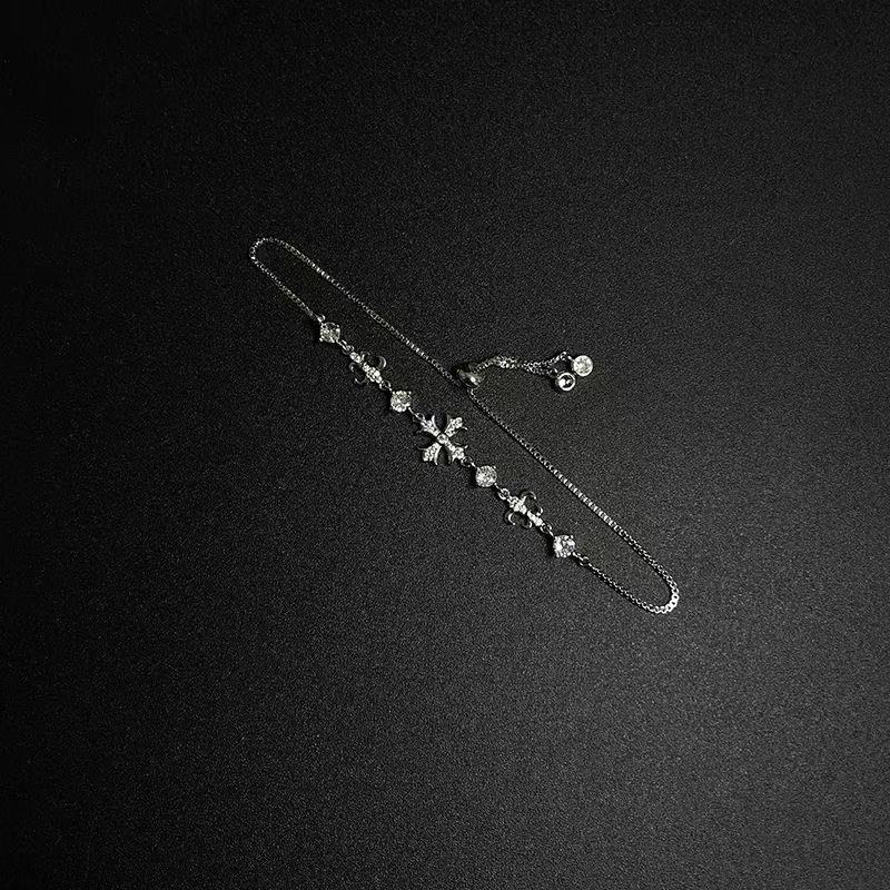 Minimalist Cross Bracelet, Light Luxury, Versatile, Exquisite, High Aesthetic Value, Niche Pull-Out Bracelet, Friendship Bracelet, Girlfriend Jewelry Minimalist Cross Bracelet, Light Luxury, Versatile, Exquisite, High Aesthetic Value, Niche Pull-Out Bracelet, Friendship Bracelet, Girlfriend Jewelry