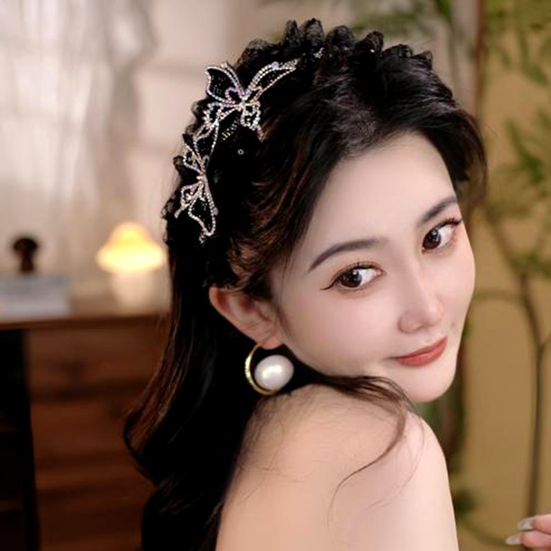 Exquisite hollowed-out butterfly headband for women, high-end and stylish new headwear, full of rhinestones, high crown headband for women.