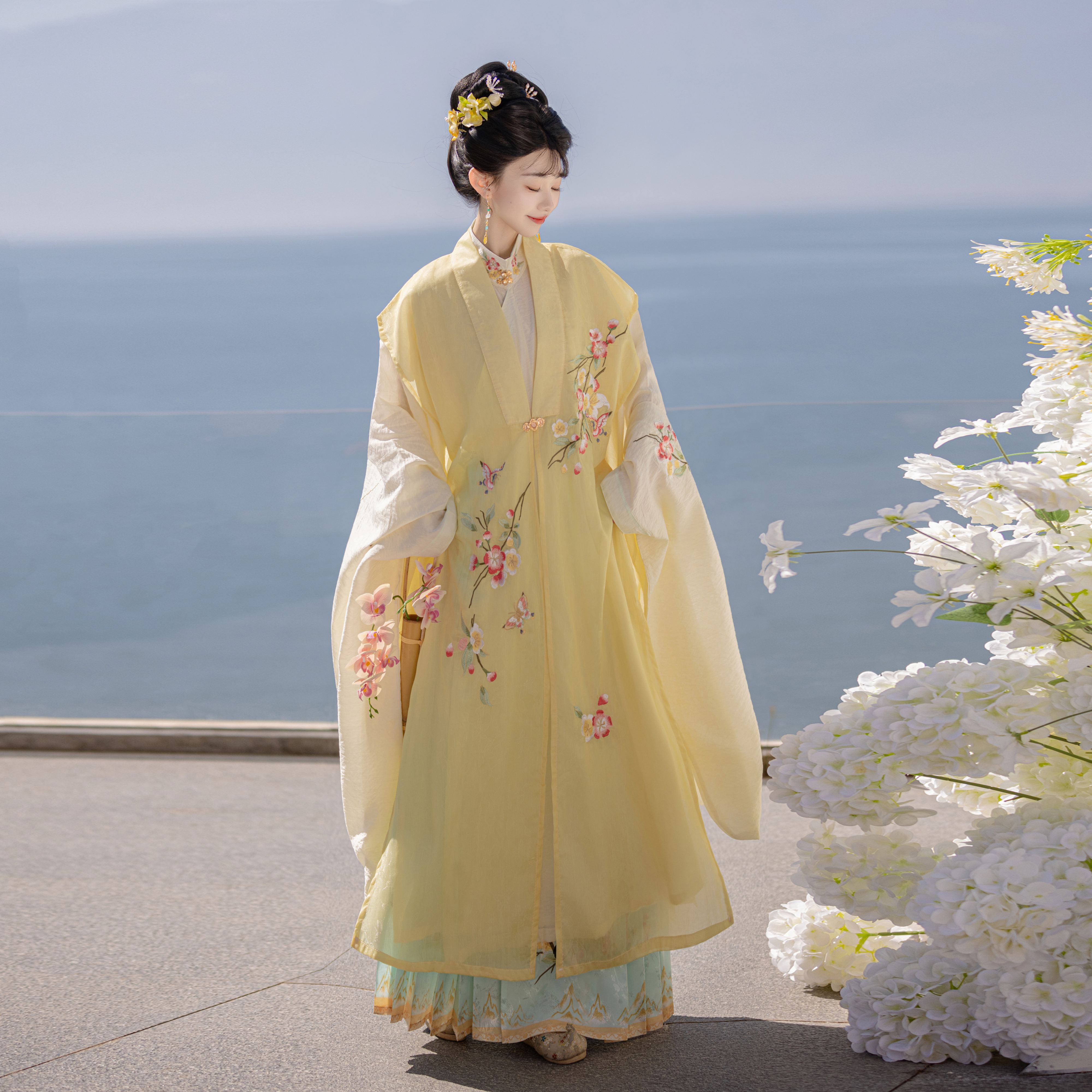 素衣华裳原创【蝶恋花】汉服女斗篷加绒加厚明制披风重工刺绣冬款-淘宝 