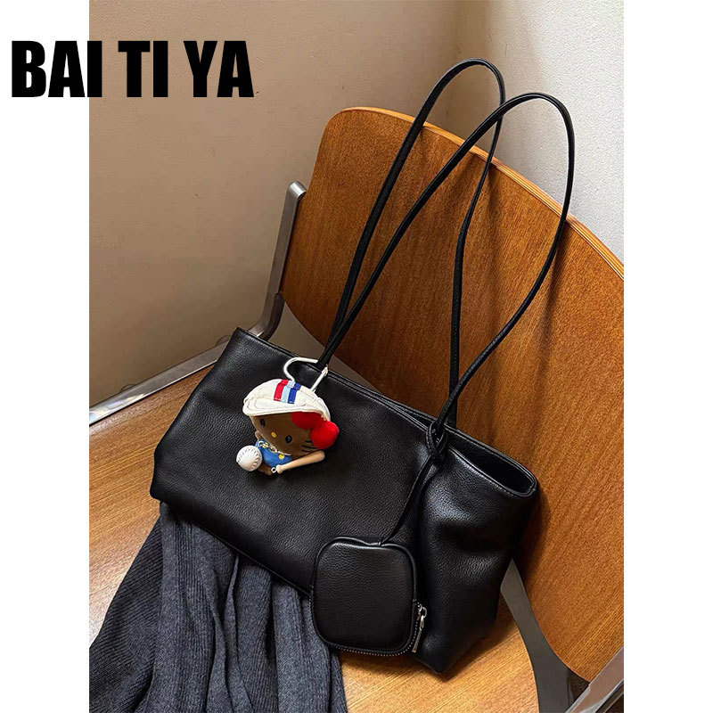 2026 Summer New Black Minimalist Style Tote Bag with Contrasting Color Design, Single Shoulder Underarm Bag, Versatile for Commuting and Everyday Use 2026 Summer New Black Minimalist Style Tote Bag with Contrasting Color Design, Single Shoulder Underarm Bag, Versatile for Commuting and Everyday Use