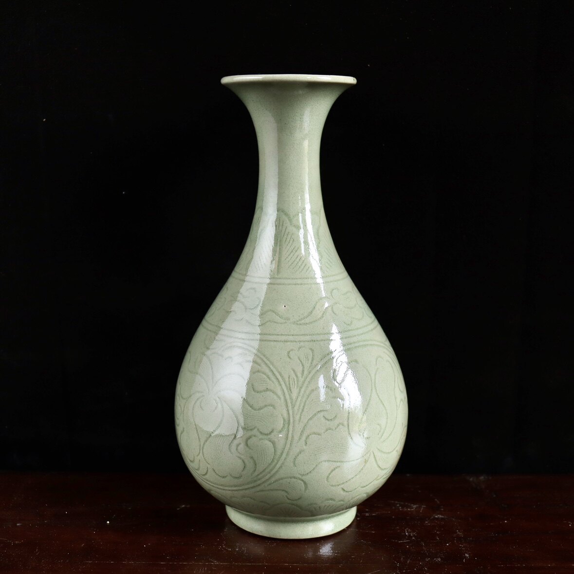 中国南宋越州窯影青貼塑人物紋魂瓶 中国南宋越州窯影青貼塑人物紋魂瓶