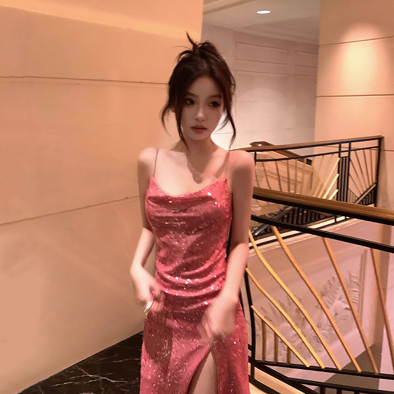 Rose-Red Sequined Spaghetti Strap Dress, Light Luxury, High-End, Sophisticated, Elegant, Socialite-Style Birthday Dinner Gown Rose-Red Sequined Spaghetti Strap Dress, Light Luxury, High-End, Sophisticated, Elegant, Socialite-Style Birthday Dinner Gown