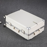 Молочно-белый