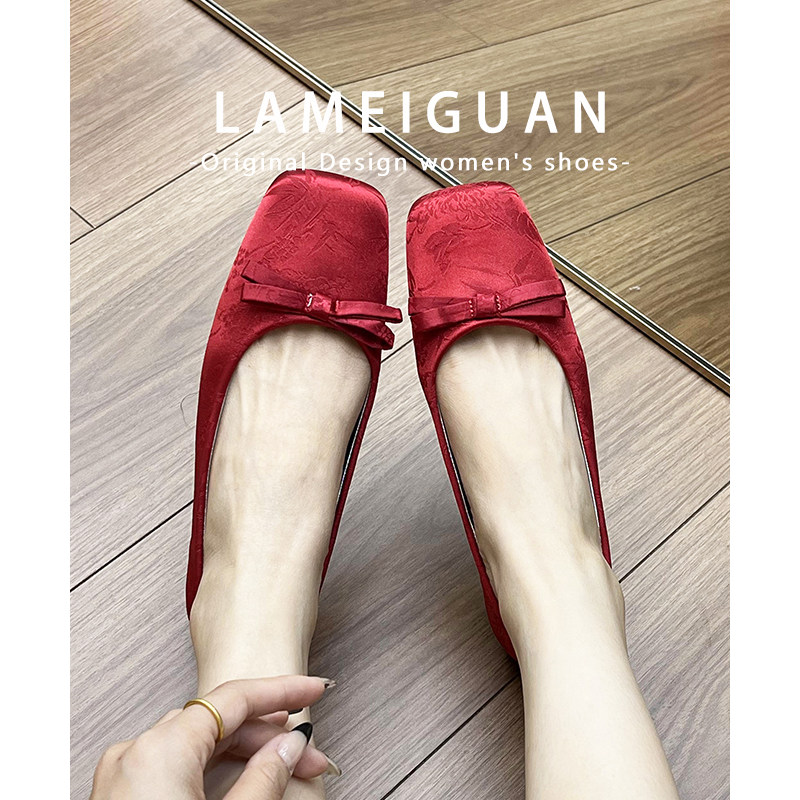 New Chinese retro style shallow opening single shoes for women 2026 Spring new French red wedding shoes, square toe ballet flat shoes