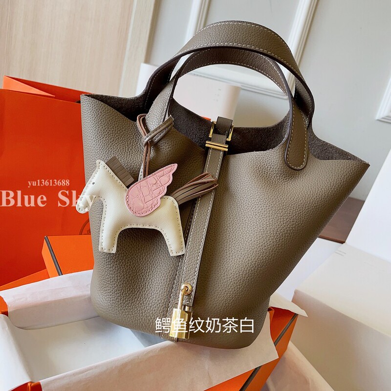 Suitable for Hermès Bag Pendants, Purely Hand-Sewn Pony Crocodile Pattern Flying Horse Car Keychain Ornament