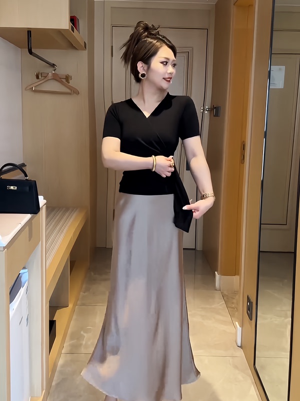 Ice Silk Waist-Cinching Tie Blouse + Fishtail Satin Acetate Skirt Two-Piece Set, Slimming and Height-Enhancing Fashion Outfit Ice Silk Waist-Cinching Tie Blouse + Fishtail Satin Acetate Skirt Two-Piece Set, Slimming and Height-Enhancing Fashion Outfit
