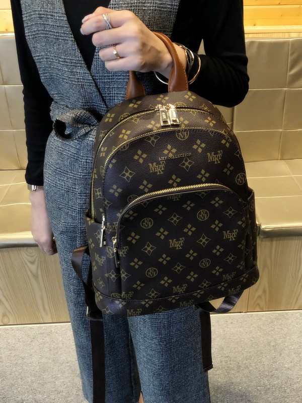 Lvsantel Hong Kong Backpack for Women 2025 New Large Capacity Simple School Bag Retro Pattern Travel Bag Genuine Leather