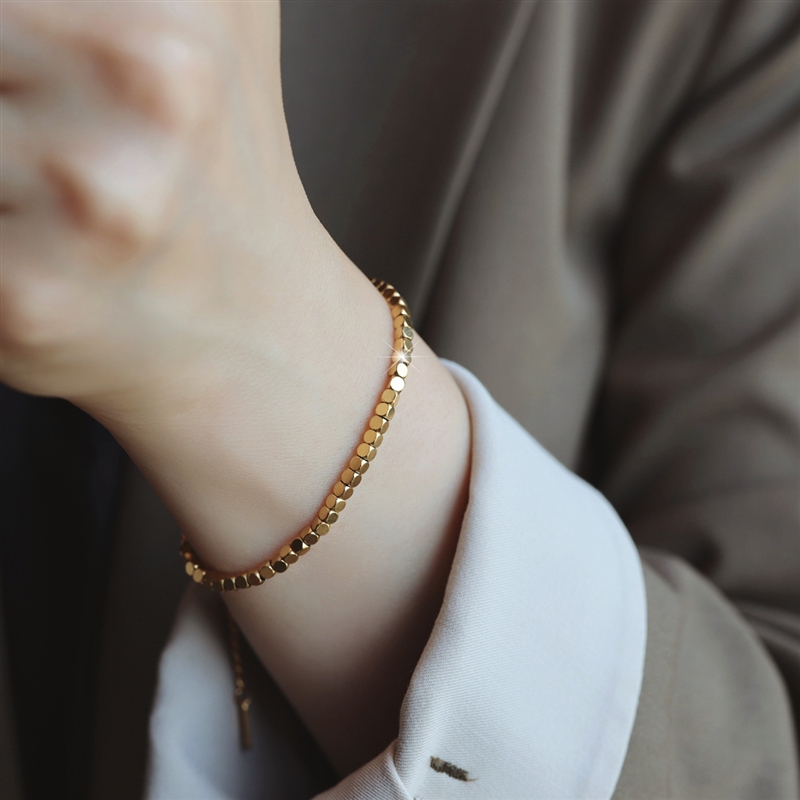 18K Gold Full of Tiny Gold Particles Bracelet for Women, New Light Luxury Niche Design, High-End Exquisite Sugar Cube Bracelet for Autumn and Winter