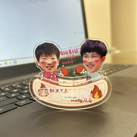 孙颖莎王楚钦工位搭子桌双面亚克力摆件莎头年画娃娃人形立牌周边