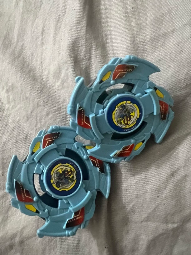 Юла-игрушка Takara Tomy, японская боевая версия, набор цветных персонажей
