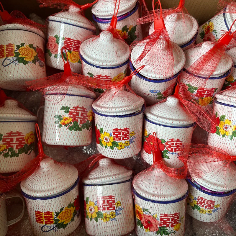 Creative Wedding Souvenirs, Nostalgic Floral Double Happiness Enamel Cups, Old-Fashioned Iron Tea Pots, Wedding Candy Cups, Enamel Mugs