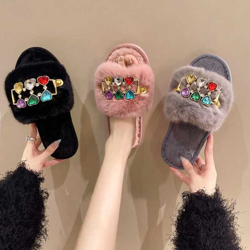 Autumn and Winter New Style Metal Heart Chain Furry Slippers for Women, Fashionable and Warm Large Fur Flat Slippers Autumn and Winter New Style Metal Heart Chain Furry Slippers for Women, Fashionable and Warm Large Fur Flat Slippers
