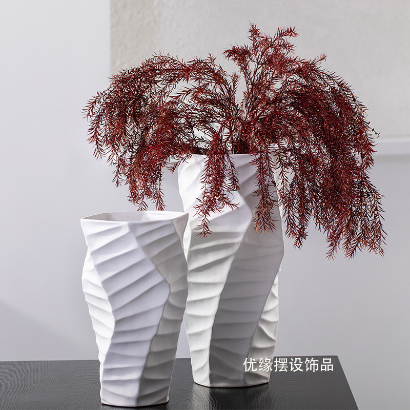 Modern Nordic black and white diamond-shaped origami leaf pattern vase vase model house soft decoration creative living room decoration ornaments