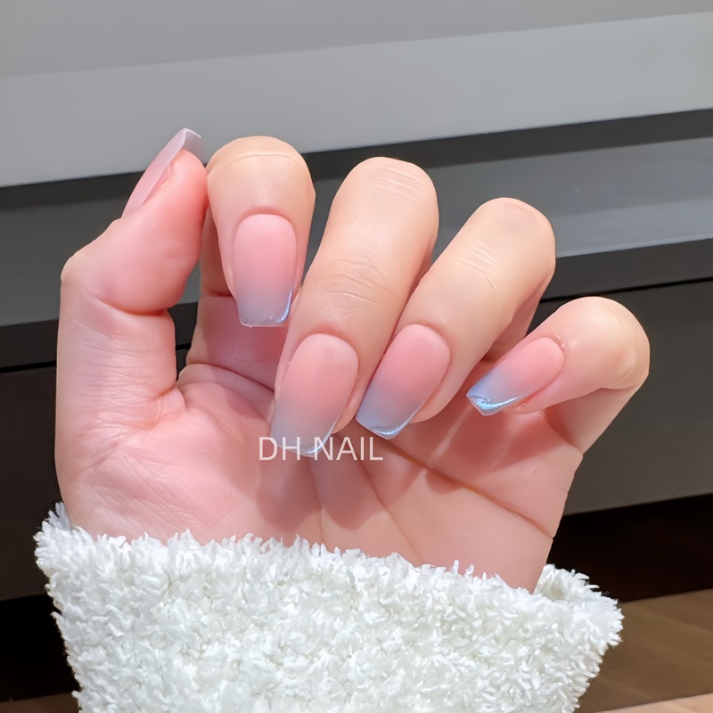 Blue Tears Cat Eye Handmade Wearable Nails Short Nude Gradient Whitening Nail Art Patch High-End New Mid-Length Style