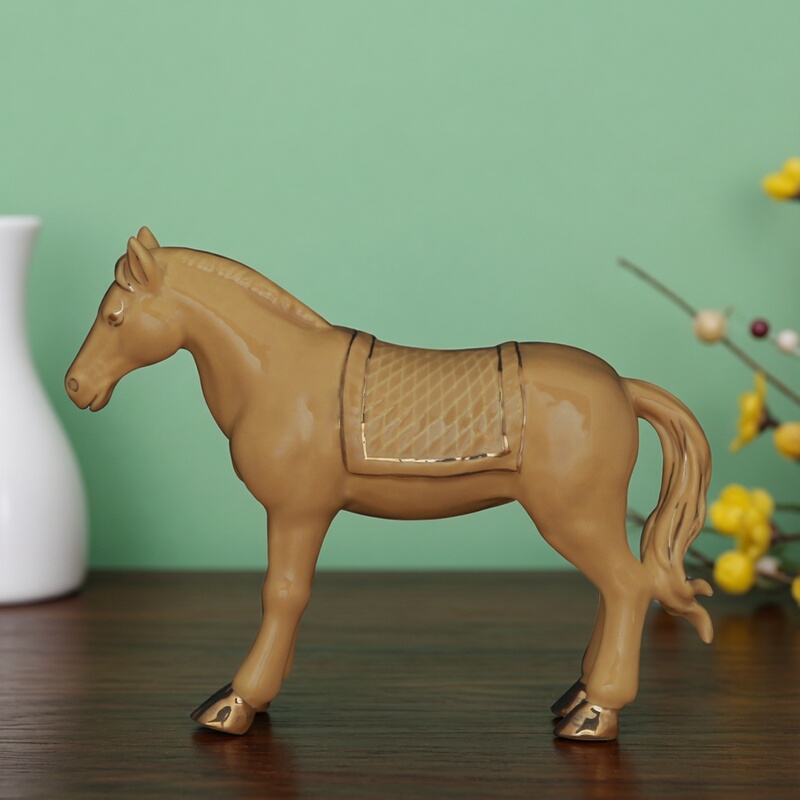 Clay Yellow Ceramic Horse Figurine for Attracting Wealth, Suitable for Home or Office Desktop, Porcelain Horse for Success in Business, Opening Ceremonies, or Housewarming Clay Yellow Ceramic Horse Figurine for Attracting Wealth, Suitable for Home or Office Desktop, Porcelain Horse for Success in Business, Opening Ceremonies, or Housewarming