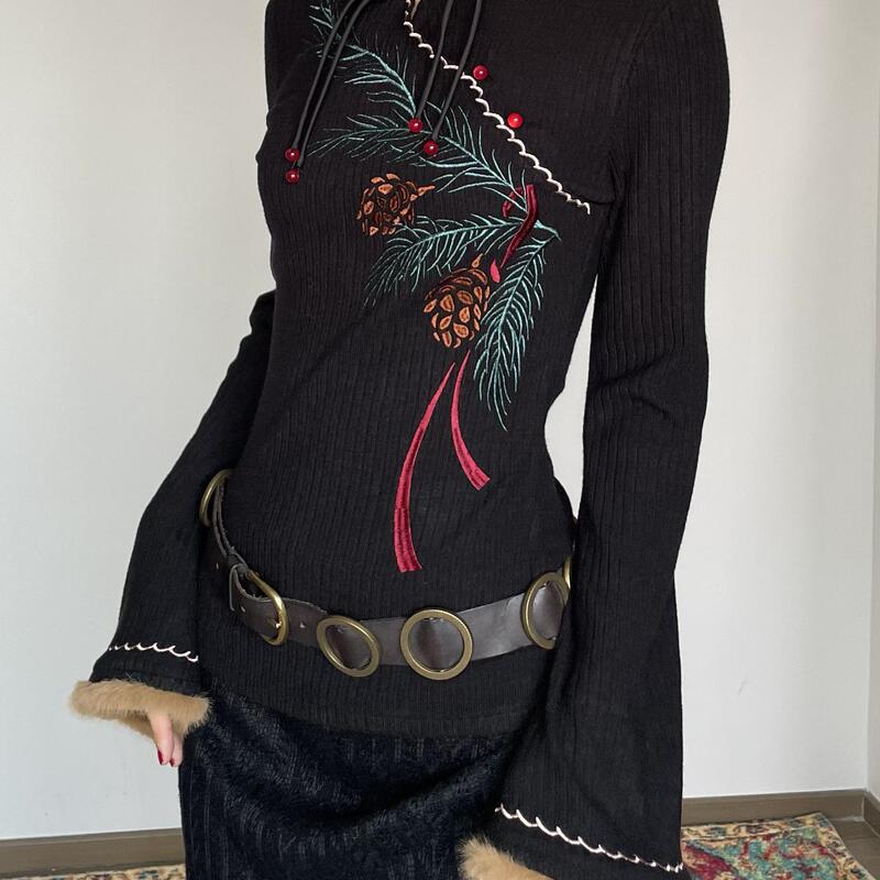 Wet Tail | Pinecone Needle-Embroidered Fringe Embroidery Cheongsam Sweater Wet Tail | Pinecone Needle-Embroidered Fringe Embroidery Cheongsam Sweater