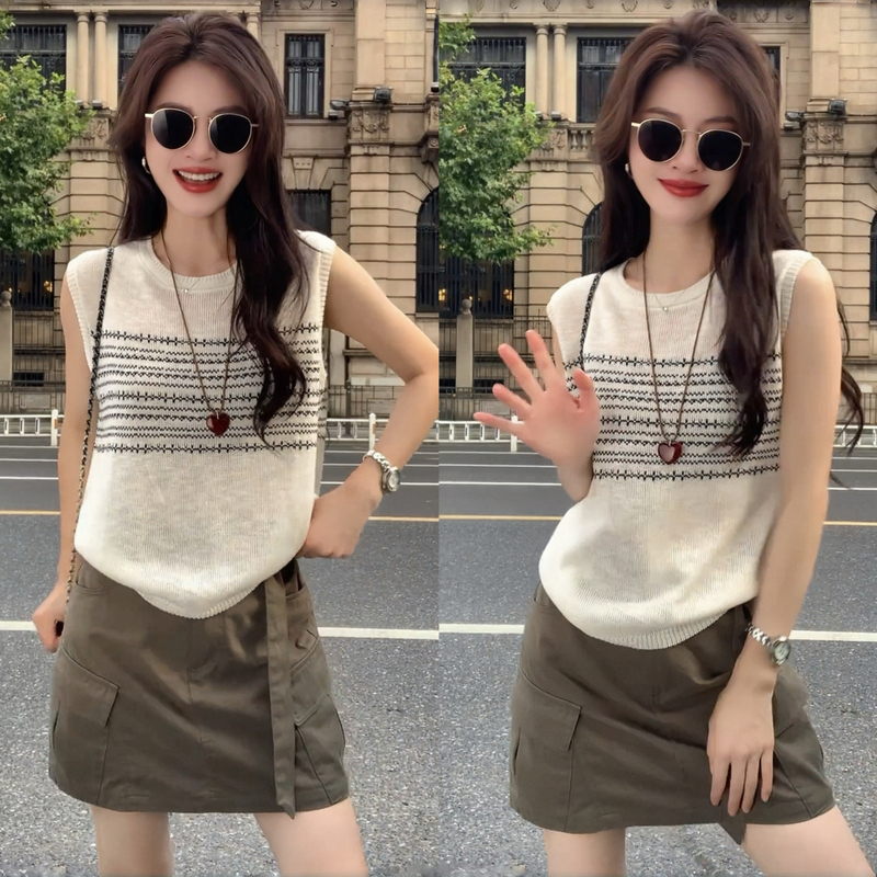 Very Stylish Summer Outfit, a Complete Set of Korean Fashion, Age-Reducing Knitted Sleeveless Top and Workwear-Style Midi Skirt Two-Piece Set Very Stylish Summer Outfit, a Complete Set of Korean Fashion, Age-Reducing Knitted Sleeveless Top and Workwear-Style Midi Skirt Two-Piece Set