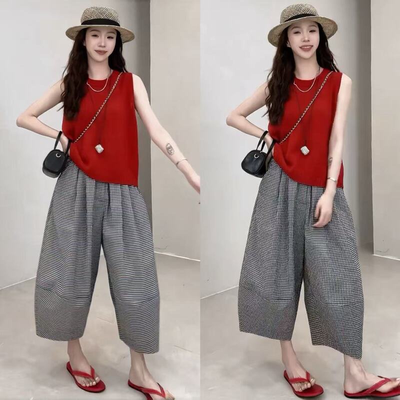 Korean Style Complete Outfit Set for Summer, Petite Fashion, Sleeveless Knitted Vest, Plaid Cropped Pants Two-Piece Set Korean Style Complete Outfit Set for Summer, Petite Fashion, Sleeveless Knitted Vest, Plaid Cropped Pants Two-Piece Set