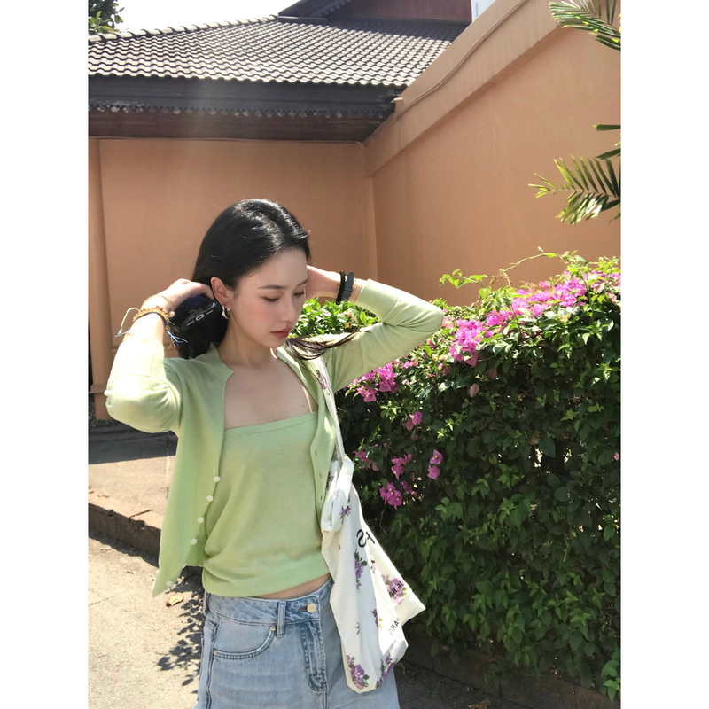 Isaro Uu Soft and Comfortable Honeydew Green Knit Set~Henry V-Neck Slim-Fit Cardigan + Straight Tube Top
