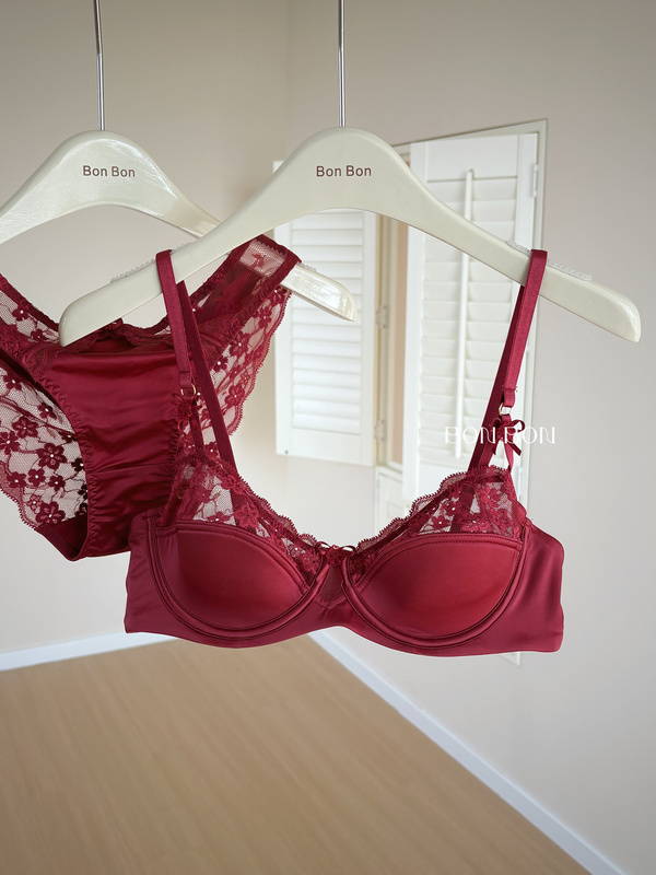 Bonbon•French Satin Lace Lingerie for Women, Thin Half-Cup Pure and Sexy Red Bra That Makes Large Breasts Appear Smaller