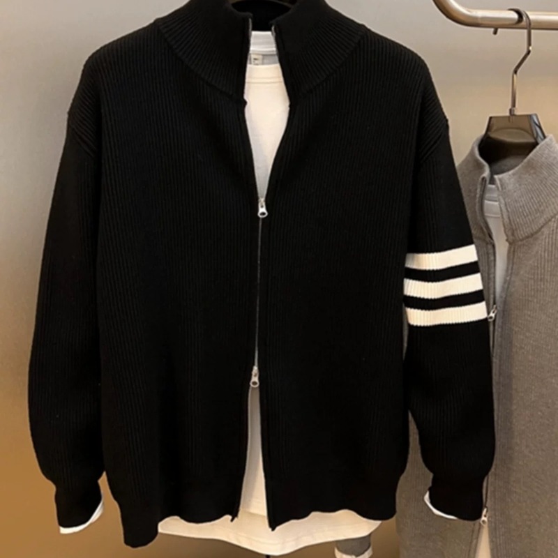 Trendy Brand Simple Three-Stripe Knit Sweater for Men, Autumn and Winter, High-End Zipper Cardigan, Loose Stand-Up Collar Jacket Trendy Brand Simple Three-Stripe Knit Sweater for Men, Autumn and Winter, High-End Zipper Cardigan, Loose Stand-Up Collar Jacket