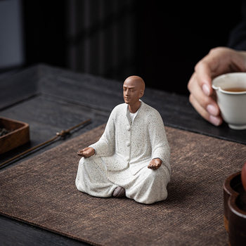 Zen-Inspired Buddhist Little Monk Exquisite Purple Clay Figurine Tea Pet for Tea Ceremony, High-End Tea Table Decoration