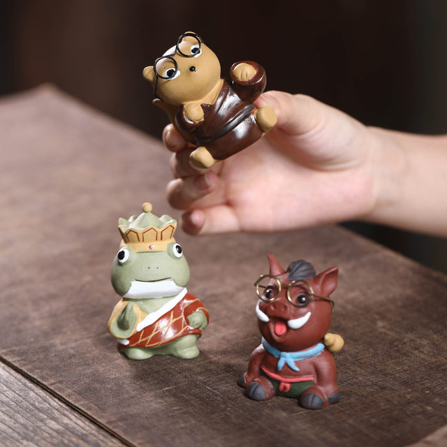 Purple sand tea pet frog small ornaments handmade pig creative Langlangshan little monster accessories tea table tea play can nourish and heal
