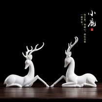 High-end white porcelain lucky deer ornaments Chinese-style living room TV cabinet wine cabinet decoration ceramic deer safe journey car