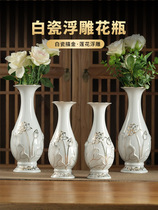 Ceramic gold-painted jade pure vase for Buddha vase ornaments Guanyin Bodhisattva water purification bottle Buddhist utensils and supplies in front of Buddha