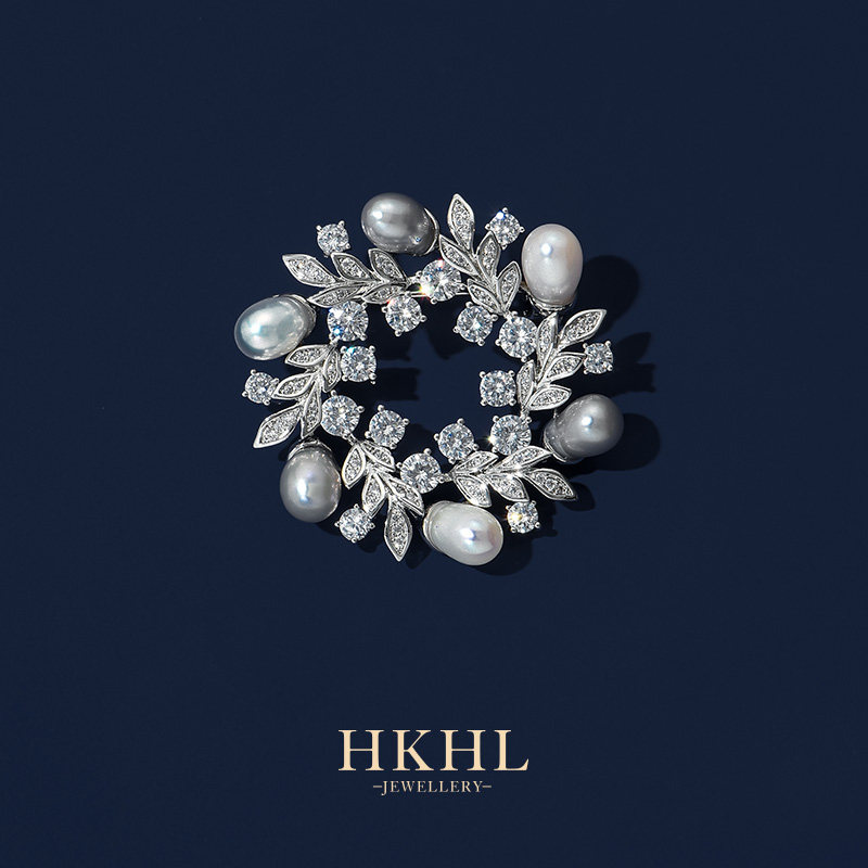 HKHL Olive Leaf Crown Freshwater Pearl Flower Wreath Brooch for Women, Corsage Pin, Holiday Gift