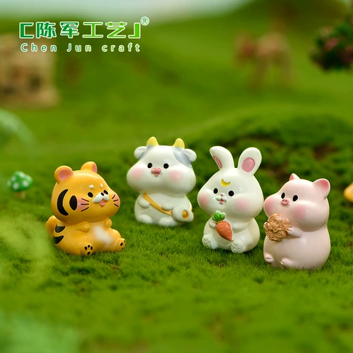 Микроландшафтный бонсай может быть обработан от имени двенадцати зодиакальных красочных украшений из смолы: крыса, корова, тигр, кролик, дракон, змея, лошадь, овца, обезьяна, курица, собака.