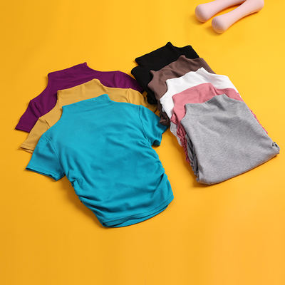 This semi-high-neck sporty short-sleeved T-shirt is designed for women with a slimming and niche style. It can be paired with a fitness top or yoga wear as an inner layer