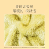 Интернет -знаменитость Веселье играет в спящий туннельный гнездо кошачьи гнезда