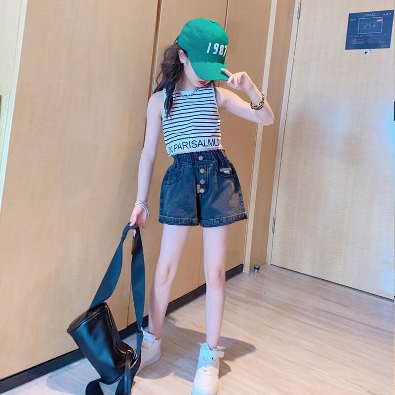 Girl's summer clothing suit 2023 new Korean version of the Korean version of the summer trendy fried street vest shorts Two-Taobao