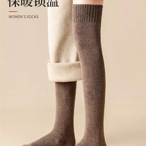 You don’t need long johns in winter if you have them. Thickened over-the-knee socks don’t ball up don’t tighten your feet and don’t fall off easily.