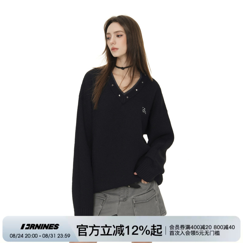 Fornines Metal-Decorated V-Neck Embroidered Sweater for Men and Women, Autumn and Winter Retro Couple's Wool Blend Knitwear