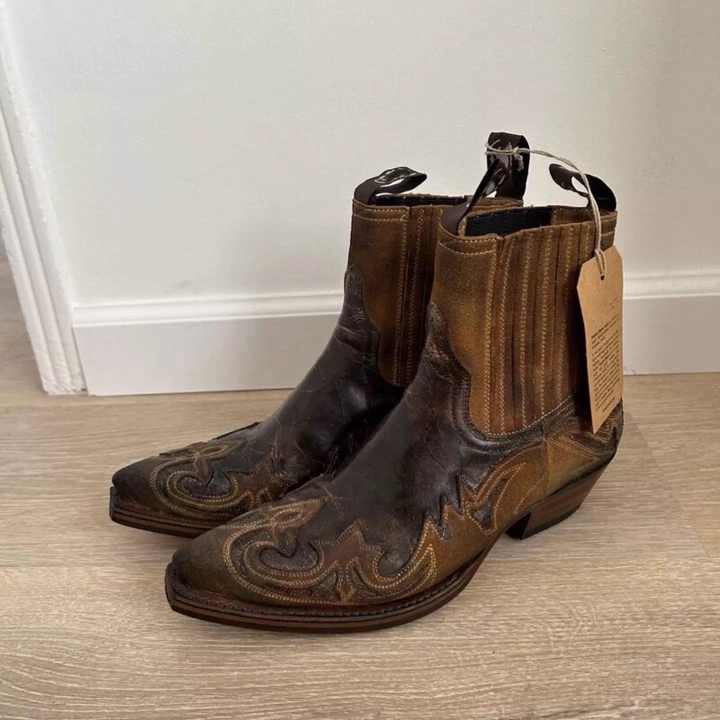 Dark Retro Western Cowboy Boots for Men and Women, Pointed Toe Knight Boots, Pointed Toe Short Boots, Suede Motorcycle Boots, Suede Wizard Boots Dark Retro Western Cowboy Boots for Men and Women, Pointed Toe Knight Boots, Pointed Toe Short Boots, Suede Motorcycle Boots, Suede Wizard Boots