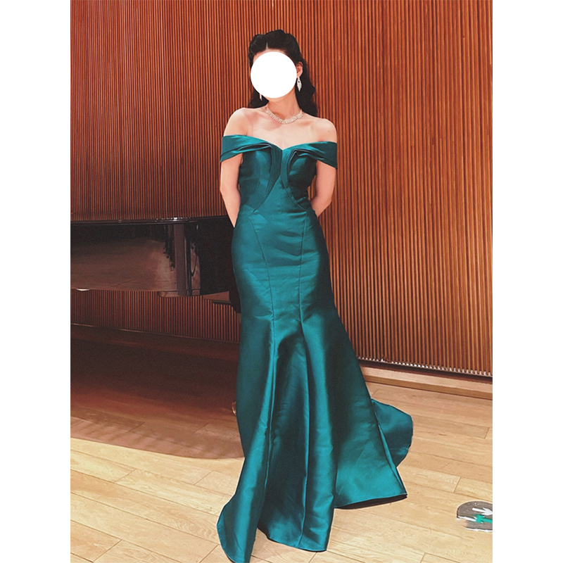 Green Off-The-Shoulder Evening Dress for Female Vocal Music Exam, Solo Performance Attire for Music Students, High-End Student Day Coming-Of-Age Ceremony