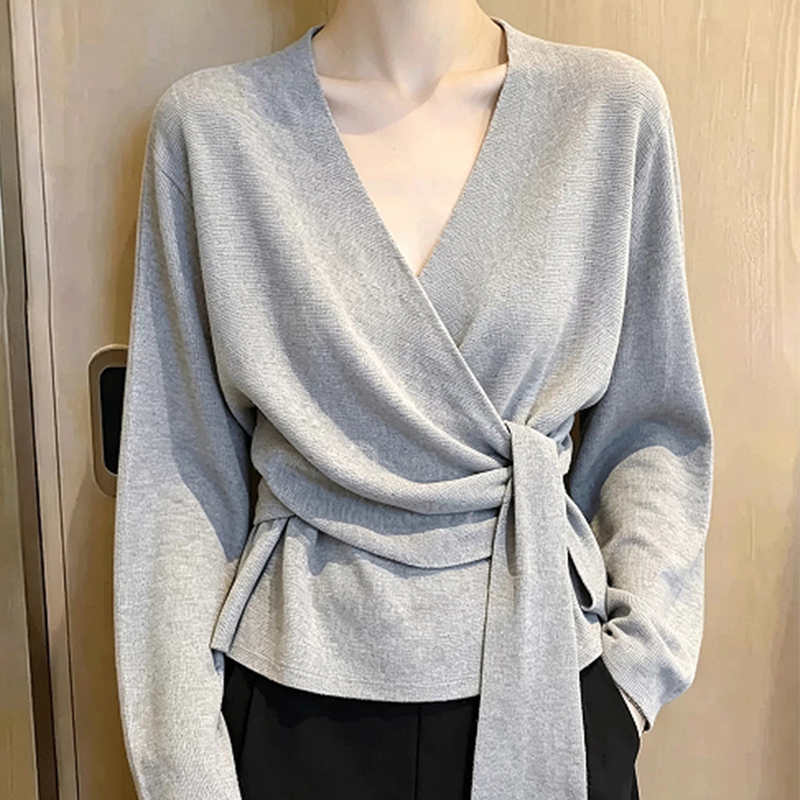 Minimalist Style Gray Cross V-Neck Waist-Tie Long-Sleeve Knit Sweater for Women, New Autumn Soft and Slimming Top