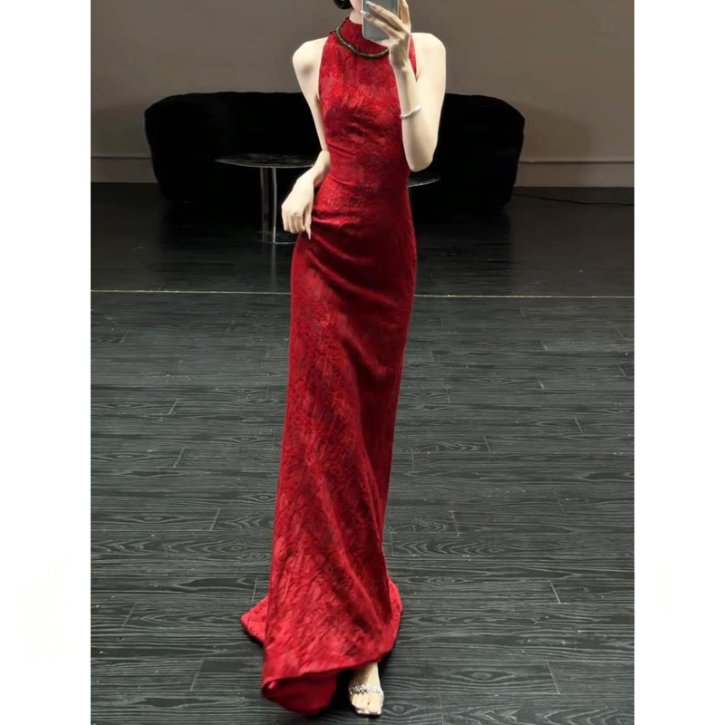 New Chinese-Style Wedding Dress for the Bride, Long-Sleeved Qipao Two-Piece Set, Red Halter Neck Fishtail Engagement Dress, Casual Wear for the Wedding Banquet New Chinese-Style Wedding Dress for the Bride, Long-Sleeved Qipao Two-Piece Set, Red Halter Neck Fishtail Engagement Dress, Casual Wear for the Wedding Banquet