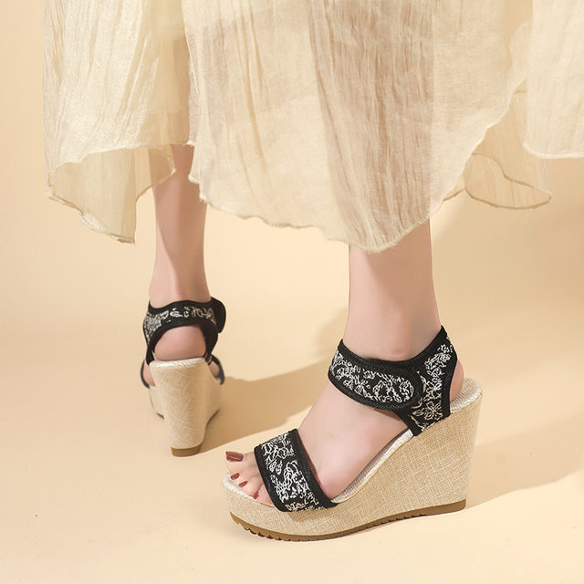 Professional Women's Sandals with Fish Mouth Design, Wedge Heels, Thick Platform Soles, New Summer Style, Velcro Fasteners, Wholesale Women's Shoes