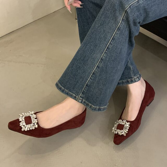 French-Style Pointed-Toe Commuter Flats for Women, 2024 New Autumn Model, Shallow Mouth, Versatile, with Rhinestone Square Buckle, Elegant Flat Shoes