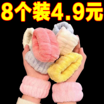 Face wash wristband artifact that absorbs water to the cuffs sports sweat-wiping bracelet sweat-absorbent sleeves for washing anti-moisture sleeves and wrist protectors