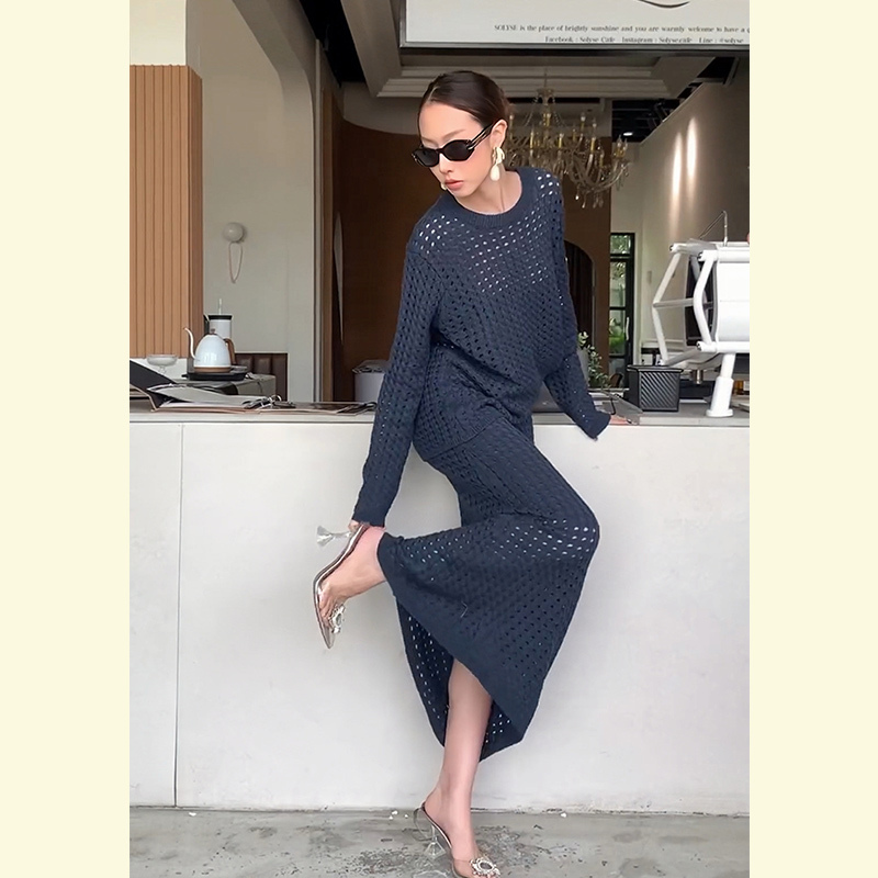 A Complete Set of Ootd Outfits in a Small Chanel-Style Korean Style, Navy Blue Cut-Out Knit Sweater and Skirt Set for Women in Spring
