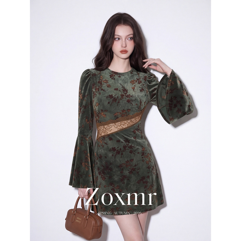Formal Occasion Exquisite Dress for Petite Women, Age-Reducing Lace Hollow-Out Green Velvet Jacquard Flared Sleeve Dress for Women