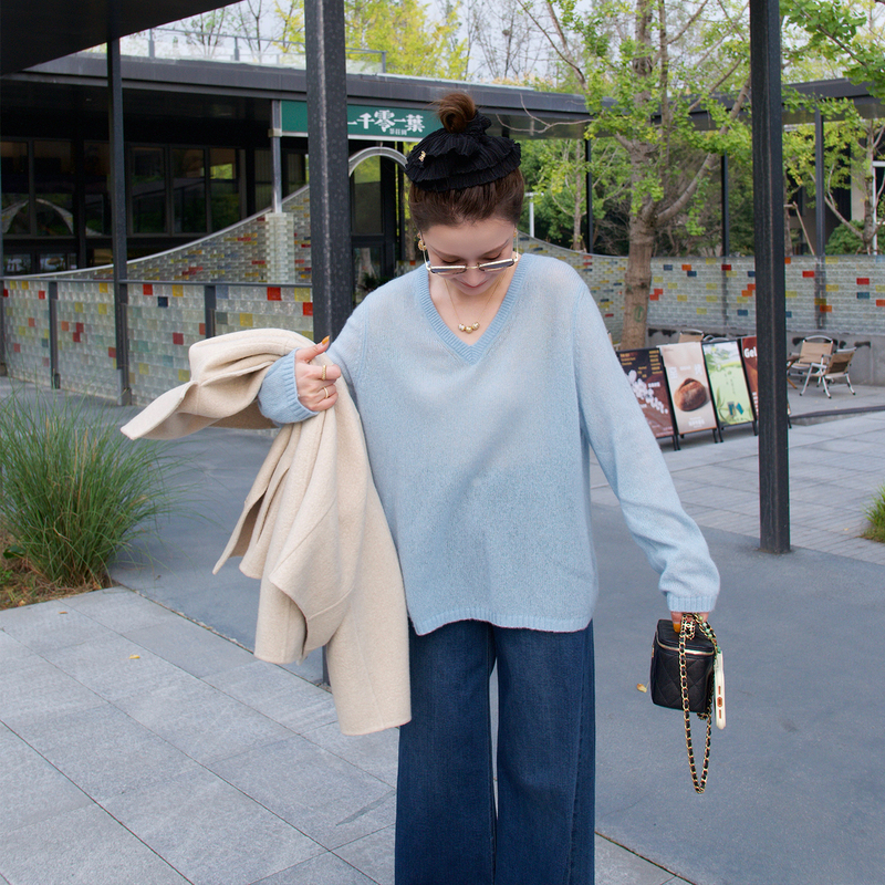 10.31 Blue Big丨 High-End Topline Cashmere White Factory Silk Marshmallow V-Neck Pullover 8521 10.31 Blue Big丨 High-End Topline Cashmere White Factory Silk Marshmallow V-Neck Pullover 8521