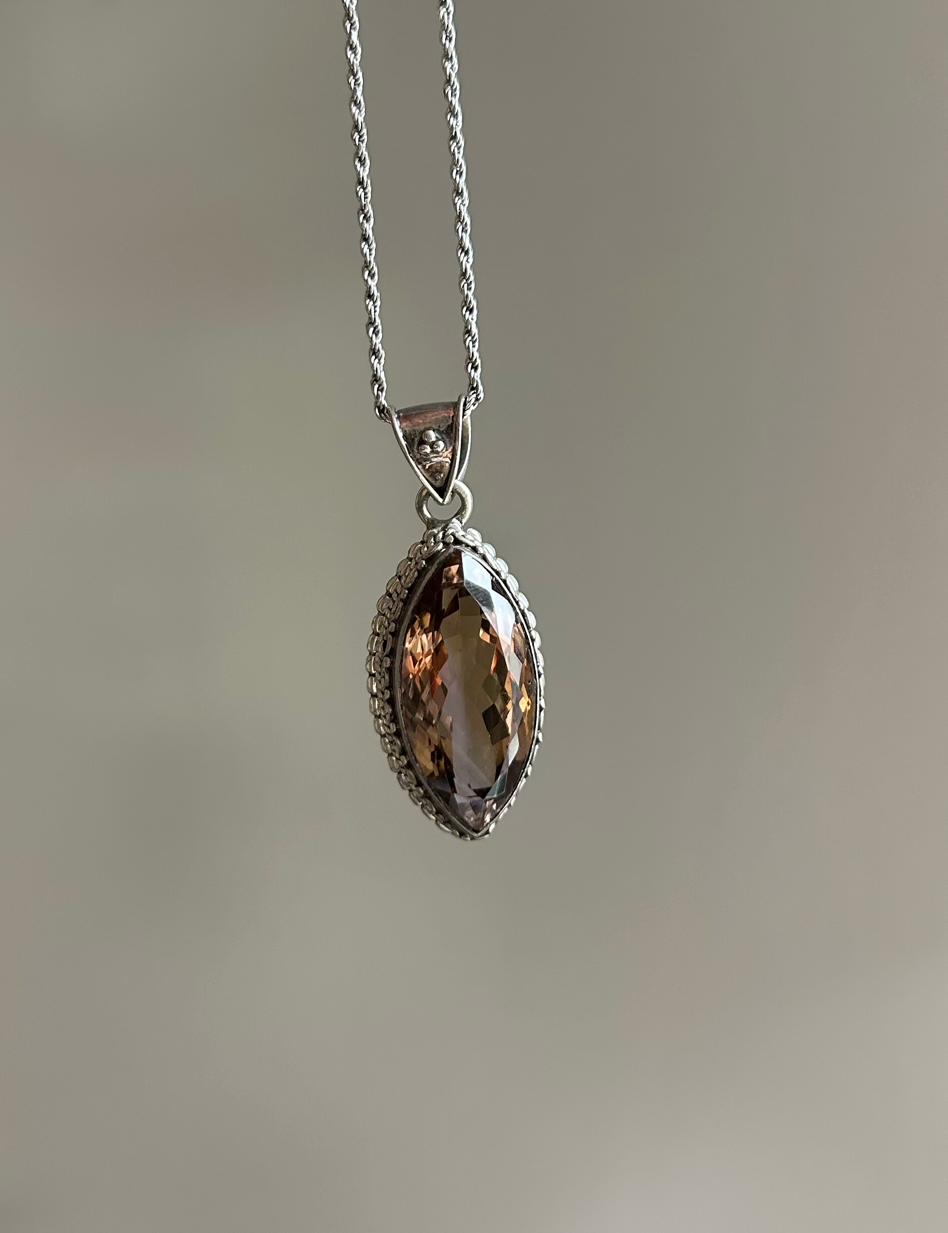 アメジストとシトリンのデザインペンダント