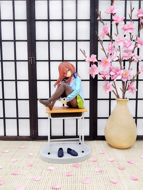 Five-Quarter Flower Wedding Nakano Erino Sanjiu Figure Desk School Uniform Beautiful Girl Two-Dimensional Peripheral Car Chassis